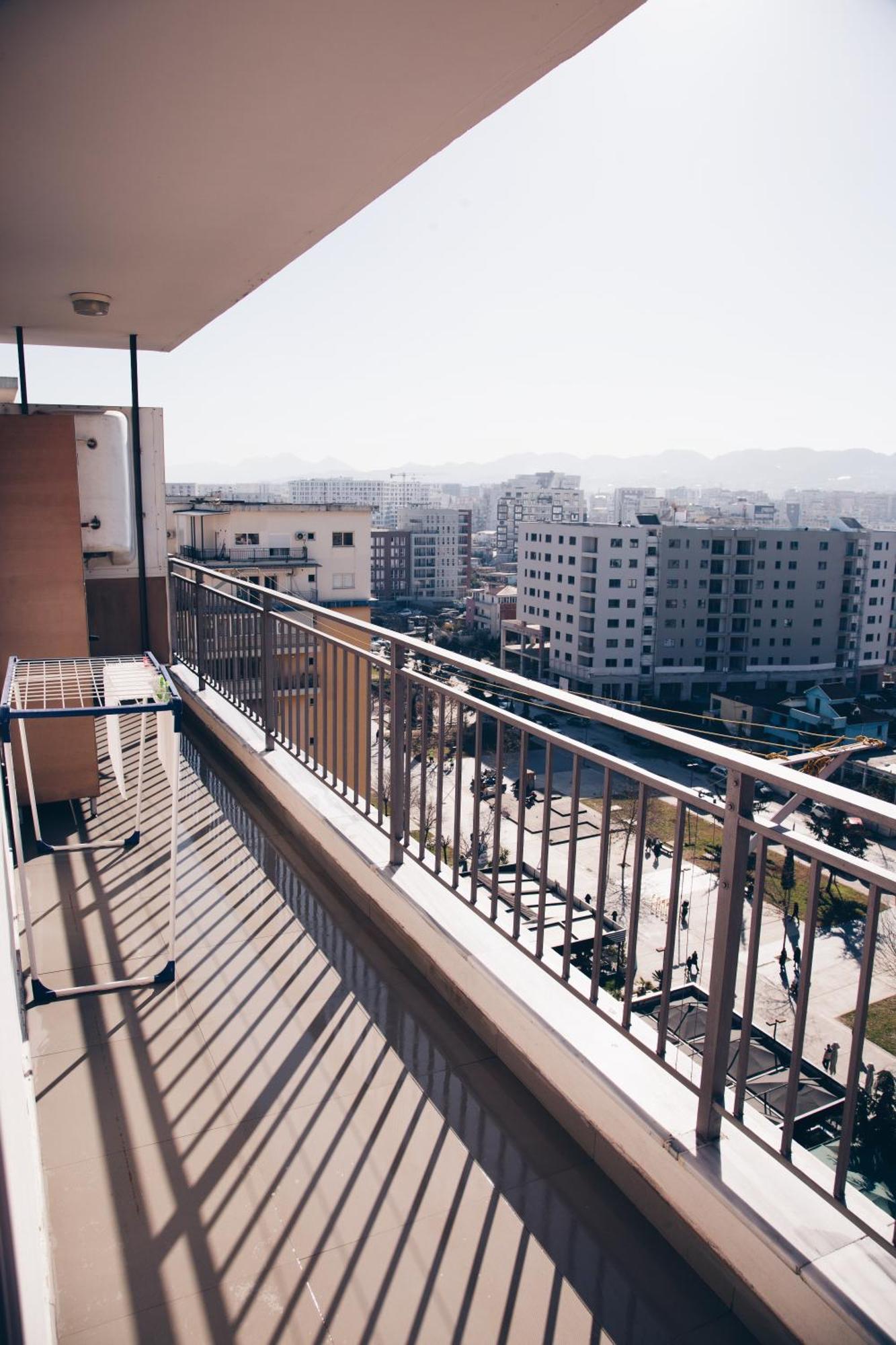 Park View Apartment Tirana Exteriör bild